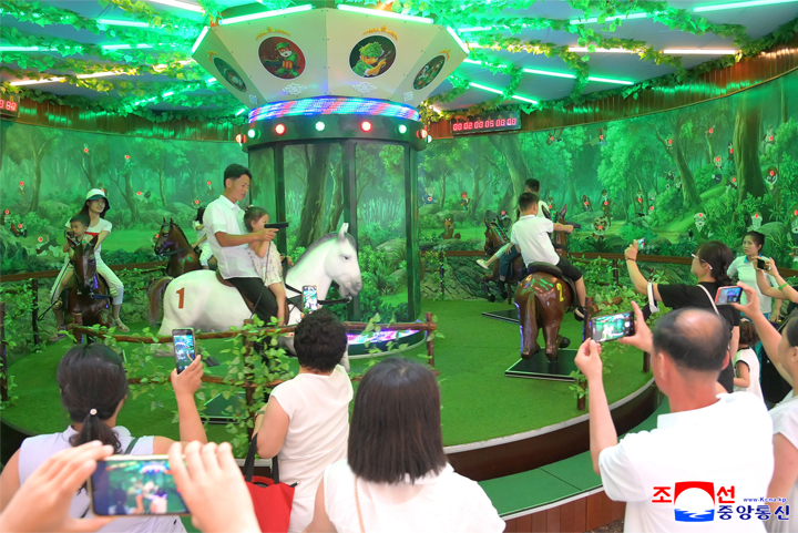 24-인민의 기쁨 넘쳐나는 동해의 명사십리-원산갈마해안관광지구